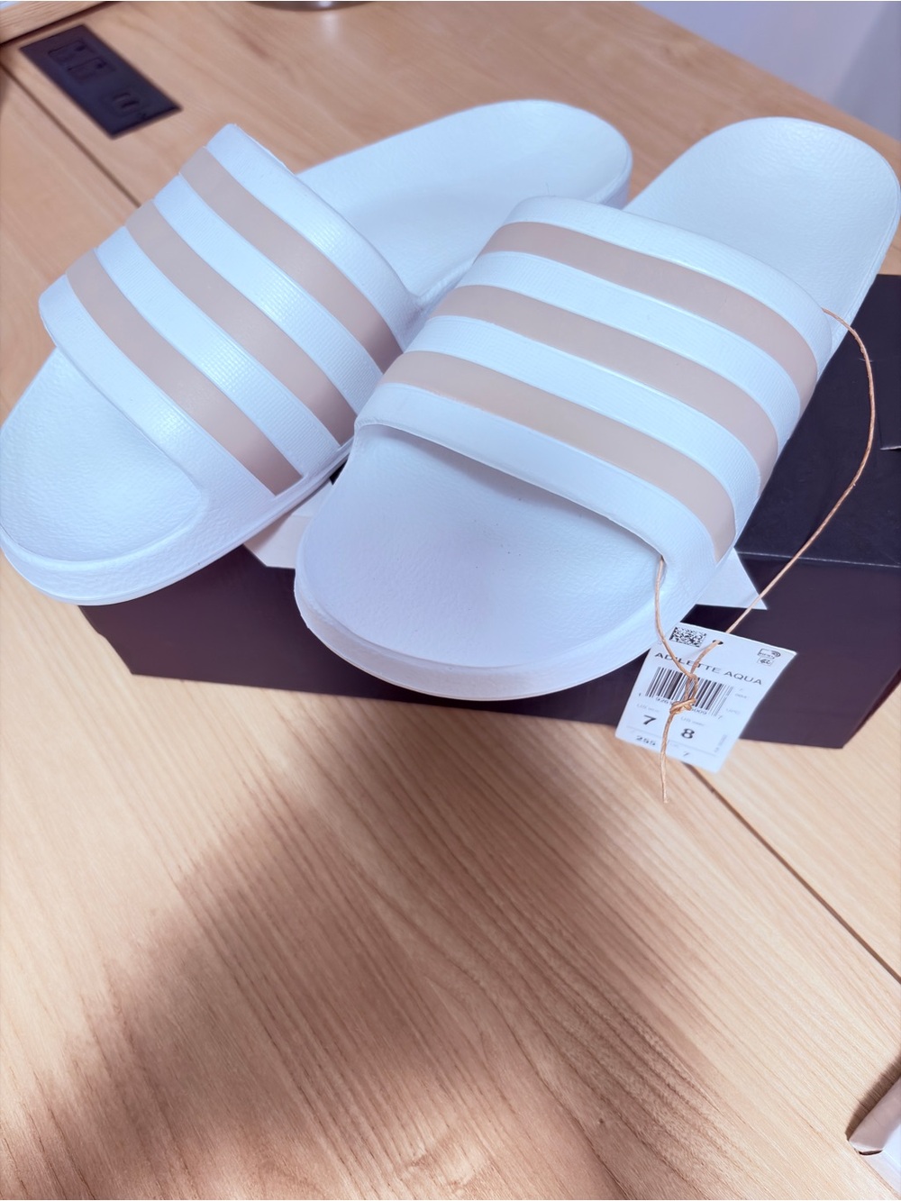 Adidas Adilette Aqua Slides☀️Comfortable, lightweight, perfect for pool & beach”